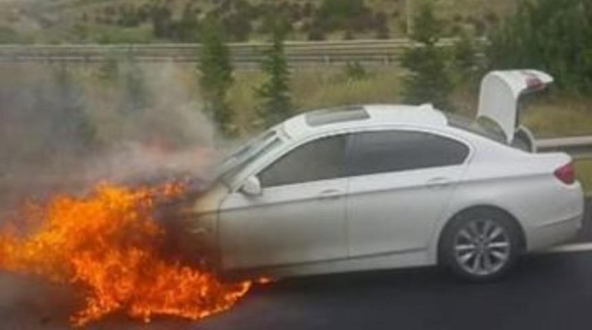 Seyir Halindeyken Alev Alan Araç Yandı