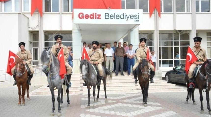 Gediz&rsquo;de B&uuml;y&uuml;k Taarruz Atlı Birlik Y&uuml;r&uuml;y&uuml;ş&uuml;