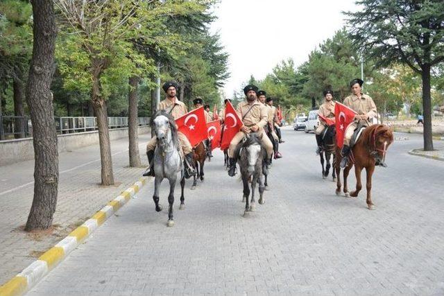 Gediz’de Büyük Taarruz Atlı Birlik Yürüyüşü