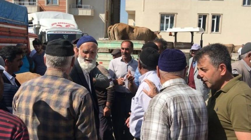 Kurban Pazarında İlgin&ccedil; Pazarlık G&ouml;r&uuml;nt&uuml;leri