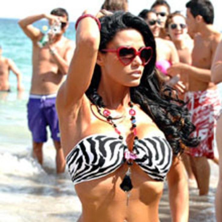 Katie Price'dan Ateşli Pozlar
