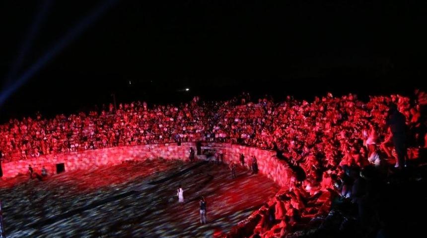 1800 Yıllık Antik Stadyum Dans G&ouml;sterisine Ev Sahipliği Yaptı