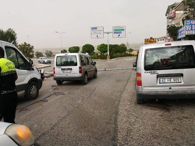 Ankara’da Direk Araçların Üzerine Devrildi 1