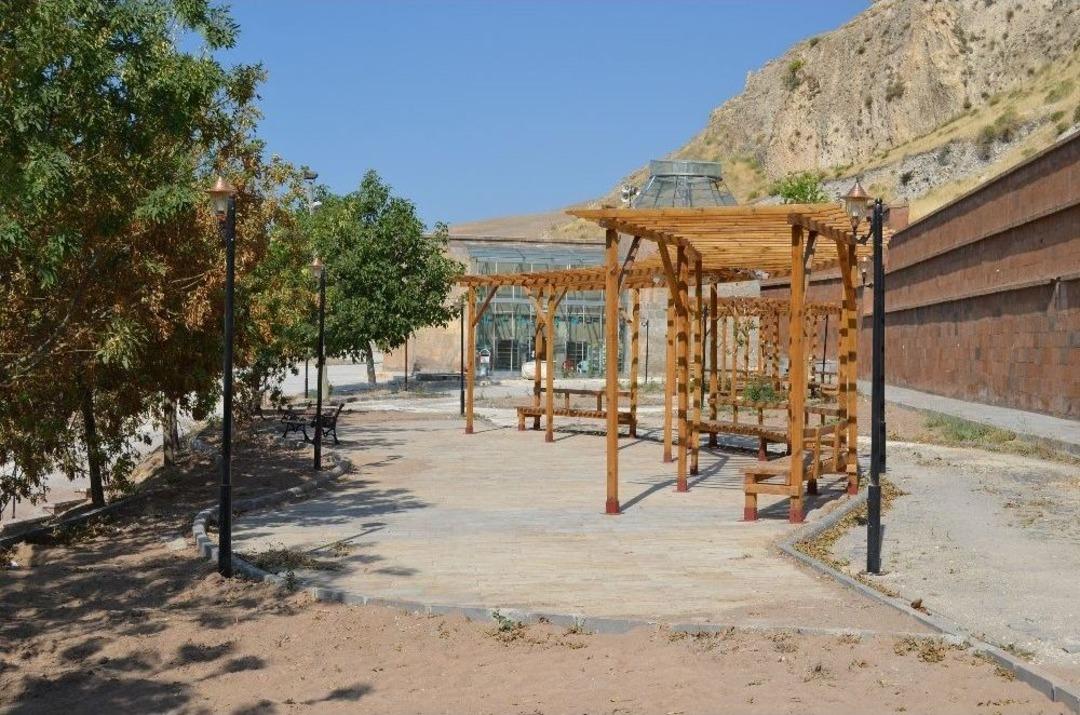 Adilcevaz&rsquo;daki Tarihi Camilerin &Ccedil;ehresi Değişiyor