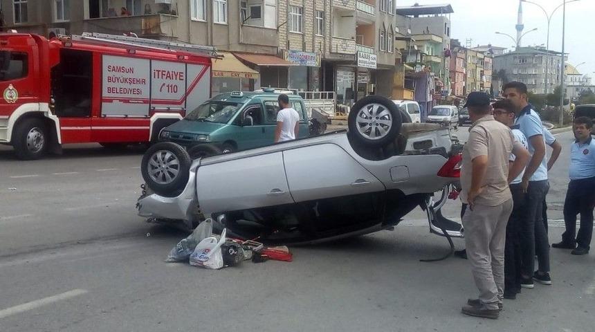 Otomobil Park Halindeki Ara&ccedil;lara &Ccedil;arptı: 1 Yaralı