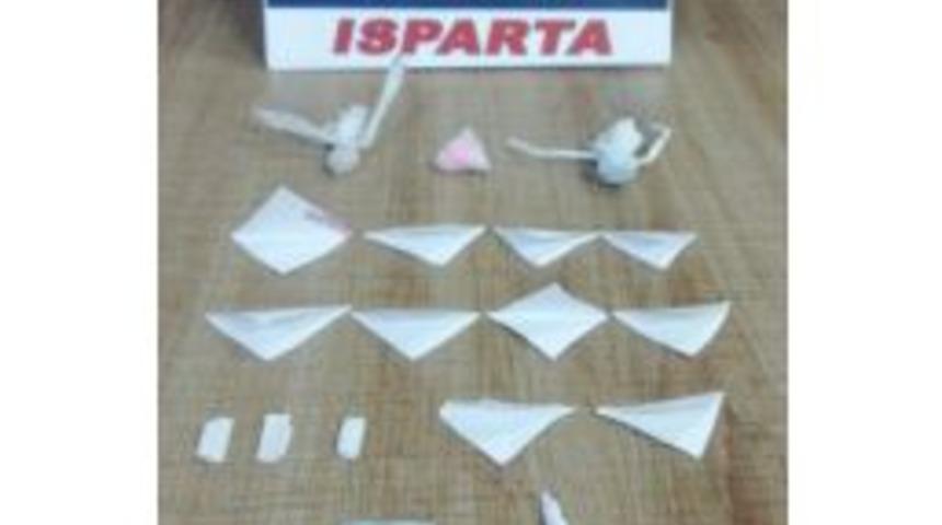 Uyuşturucuyu Evin Bah&ccedil;esine G&ouml;mm&uuml;şler