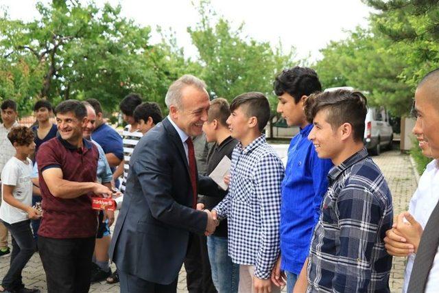 Erzincan Asp Bin 107 Çocuğa Destek Verdi