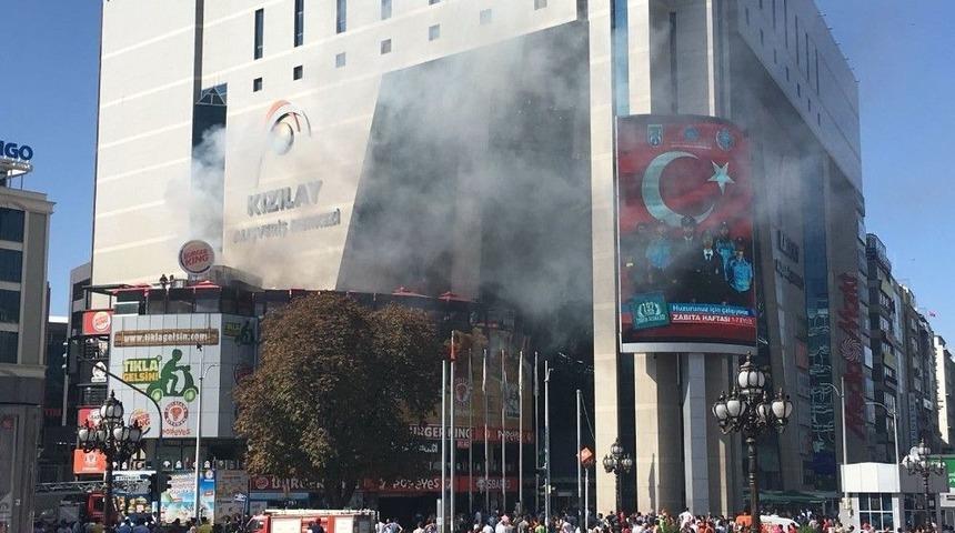 Ankara&rsquo;da Avm&rsquo;de Korkutan Yangın