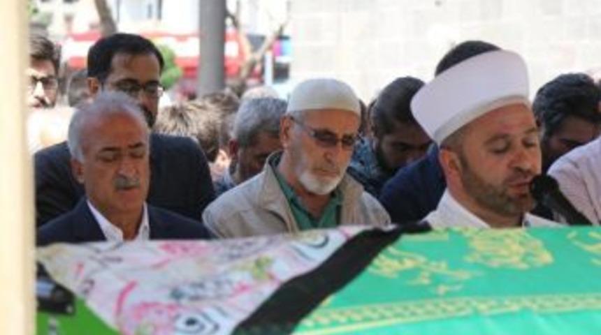 Rekt&ouml;r Yardımcısı Yatkın&rsquo;ın Eşi Nebahat Yatkın, Toprağa Verildi