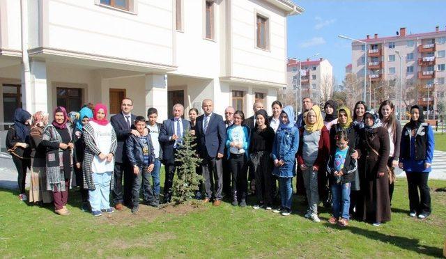 Çocuk Evleri’ndeki Çocuklar 41 Şehit İçin 41 Çam Ağacı Dikti