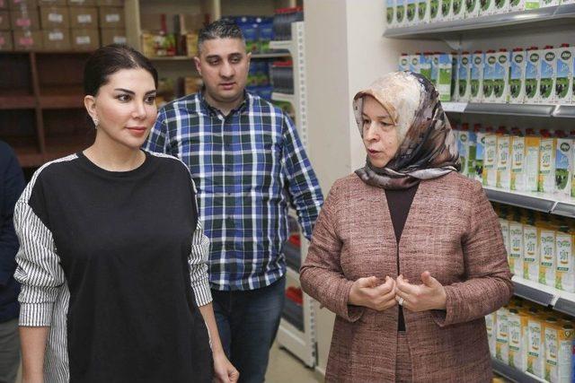 Ebru Yaşar’dan Sosyal Market’e Destek