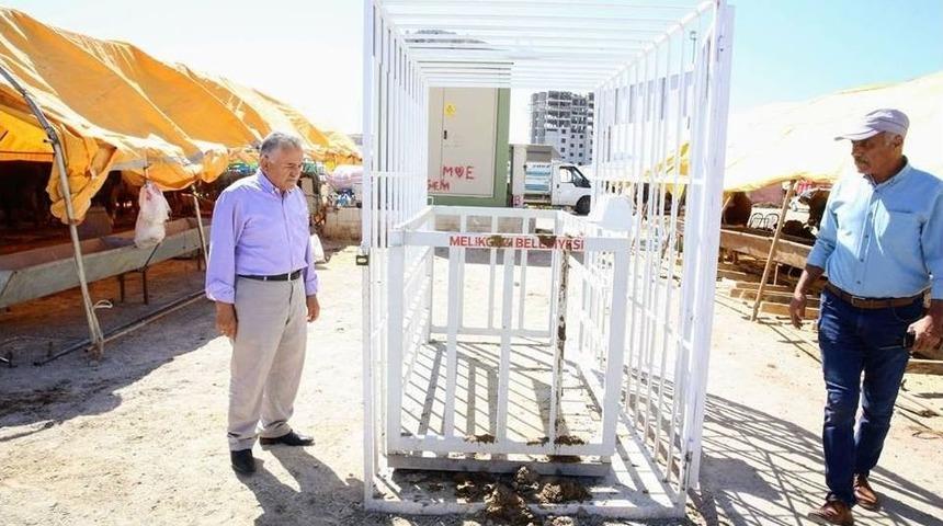 Başkan Memduh B&uuml;y&uuml;kkılı&ccedil; Serkent Kurban Pazarını Denetledi