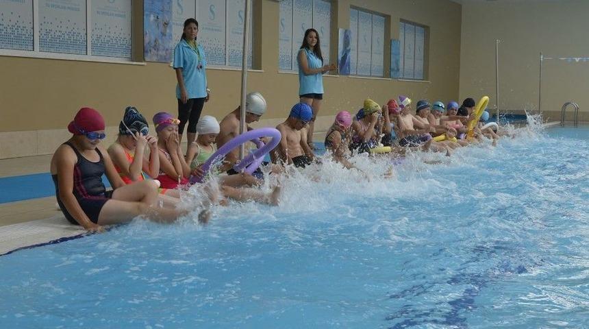 Kırsaldaki Çocuklar Yüzme Öğrendi