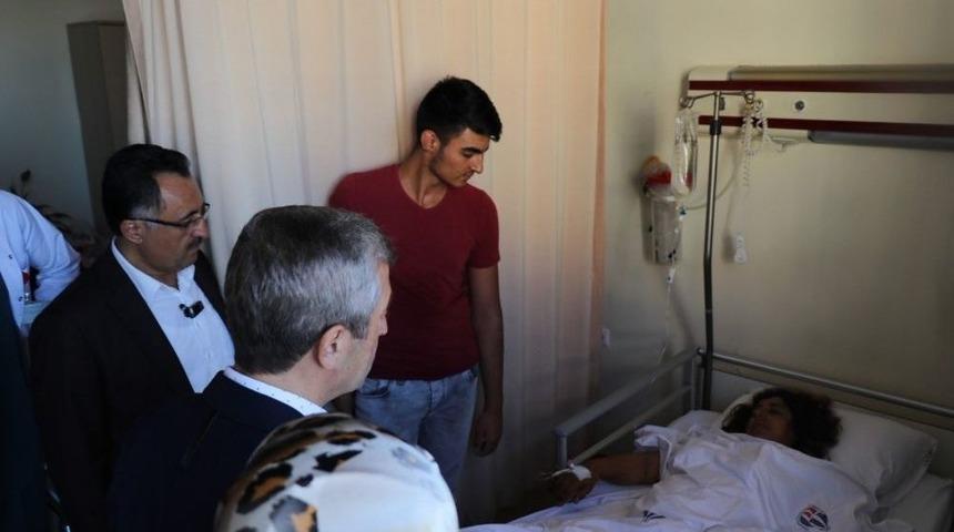Uğur Işılak Ve Şahinbey Belediye Başkanı Tahmazoğlu, Kazada Yaralananları Ziyaret Etti