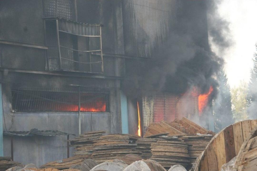 Denizli&rsquo;de Depoda &Ccedil;ıkan Yangın Devam Ediyor