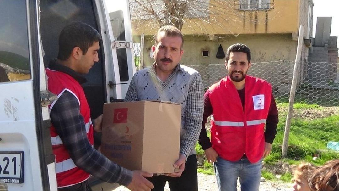 Batman Belediyesi Ve Kızılay&rsquo;dan Ezidilere Yardım
