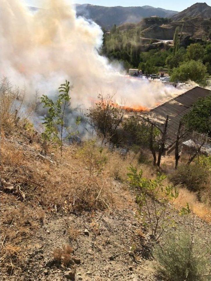 Kuluncak Sanayi Sitesinde Yangın G3
