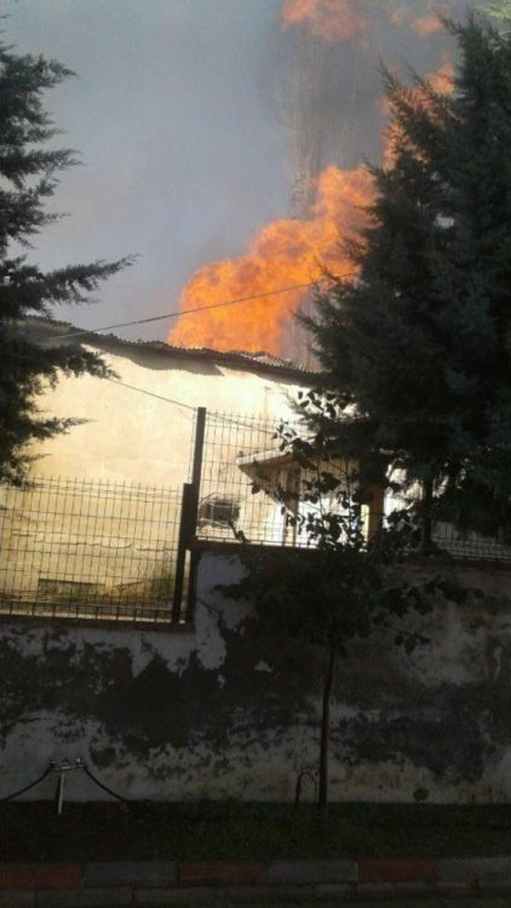 Kuluncak Sanayi Sitesinde Yangın G4