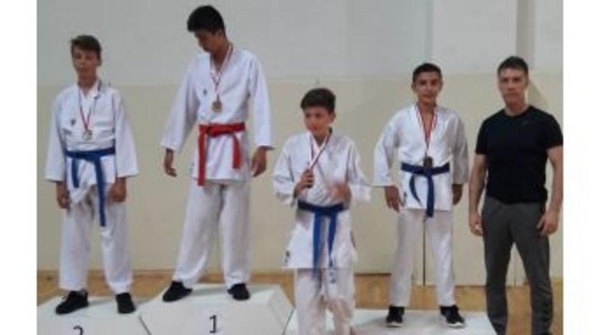 Karateciler Başarıya Doymuyor