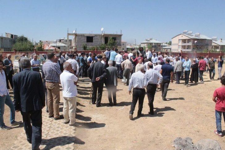 Van’daki Feci Kazada Hayatını Kaybeden Çift, Yan Yana Toprağa Verildi G4