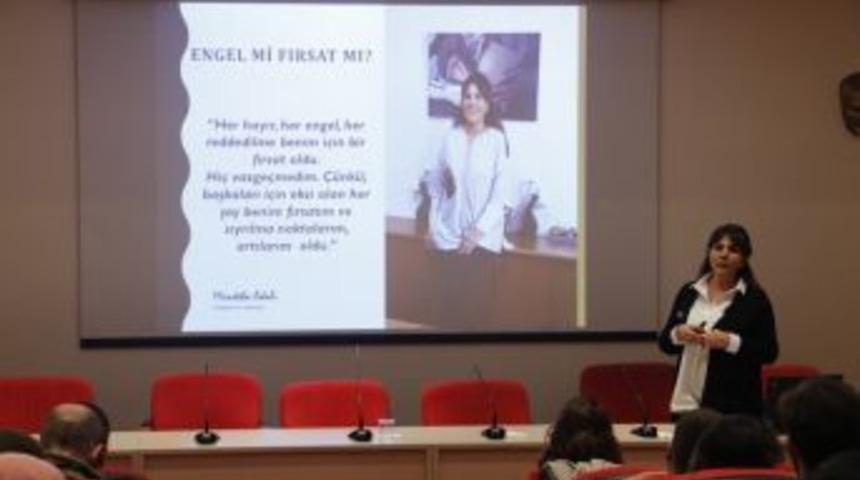 Girişimci M&uuml;nteha Adalı, Anadolu &Uuml;niversitesi &Ouml;ğrencileriyle Birlikte