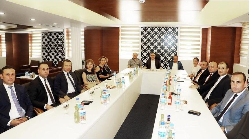 &Ccedil;akırkelikoğlu, Banka M&uuml;d&uuml;rleriyle Ekonomiyi Değerlendirildi