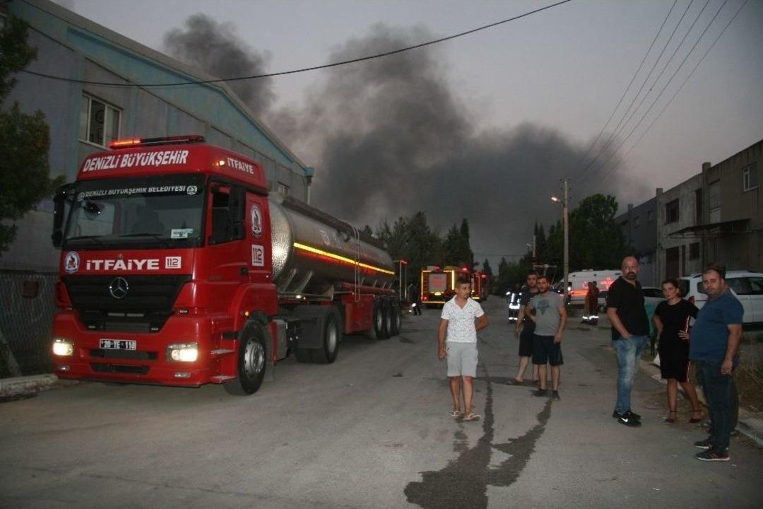 Denizli&rsquo;deki Depo Yangını Kontrol Altına Alındı