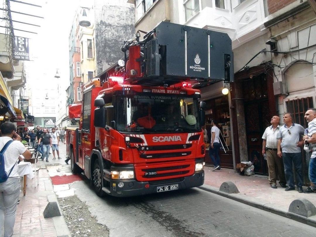 Taksim&rsquo;de Yangın Paniği