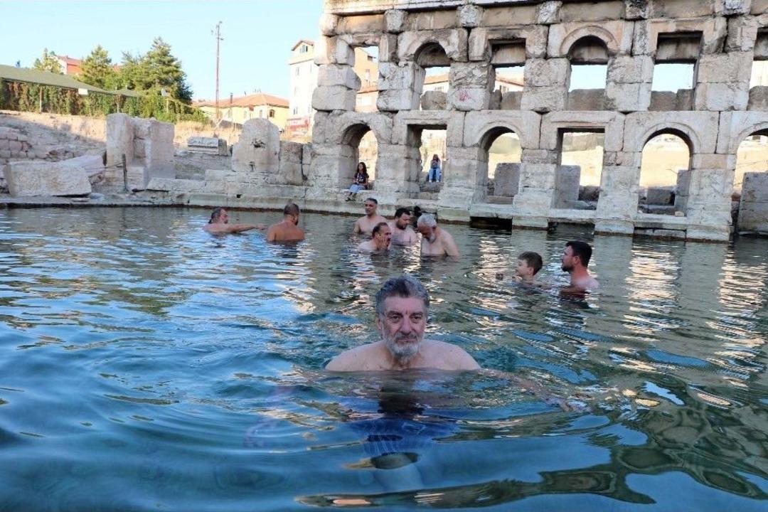 Sanat&ccedil;ılar Yozgat&rsquo;ın Tanıtımı İ&ccedil;in Tarihi Roma Hamamında Y&uuml;zd&uuml;