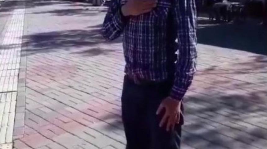 T&uuml;rk Bayrağını İndirmeye &Ccedil;alışan &Uuml;niversite &Ouml;ğrencisi Lin&ccedil; Edilmek İstendi