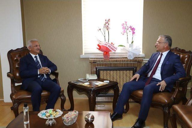 Başkan Başsoy&rsquo;dan Rekt&ouml;r Akın Levent&rsquo;e Hayırlı Olsun Ziyareti 1