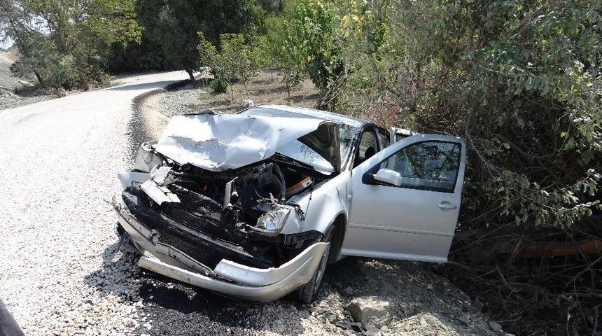 Cenazeye Giden Otomobil Cenaze Aracıyla Çarpıştı: 5 Yaralı