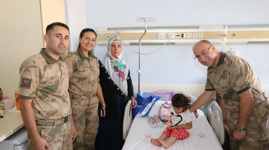 Mehmet&ccedil;ik&rsquo;ten Minik Elif&rsquo;e Ziyaret