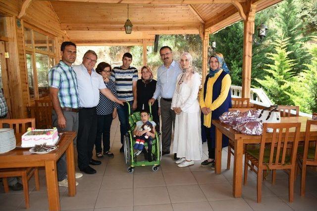 Doğum Gününde Feride’ye Tekerlekli Sandalye Sürprizi