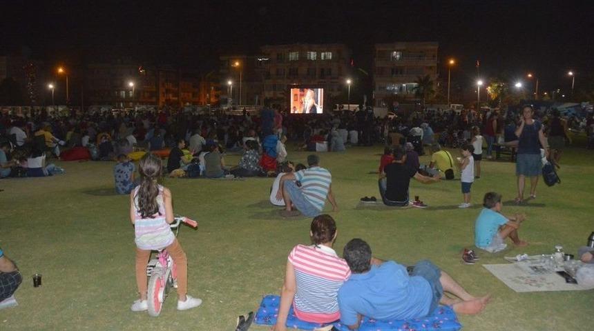 Aliağa&rsquo;da &Ccedil;imlerin &Uuml;zerinde Sinema Keyfi