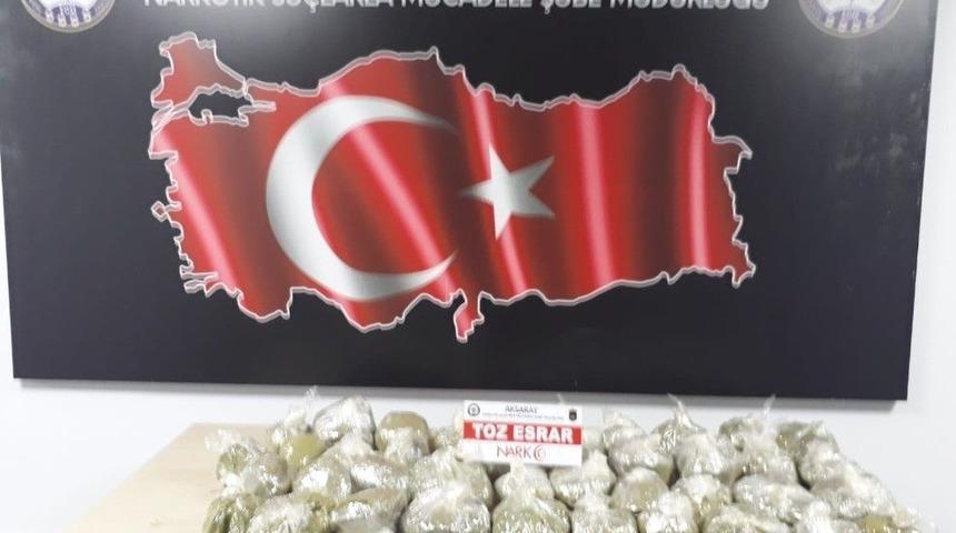 Sahte Askeri Kimlikle Uyuşturucu Ka&ccedil;ak&ccedil;ılığı Yaparken Yakalandı