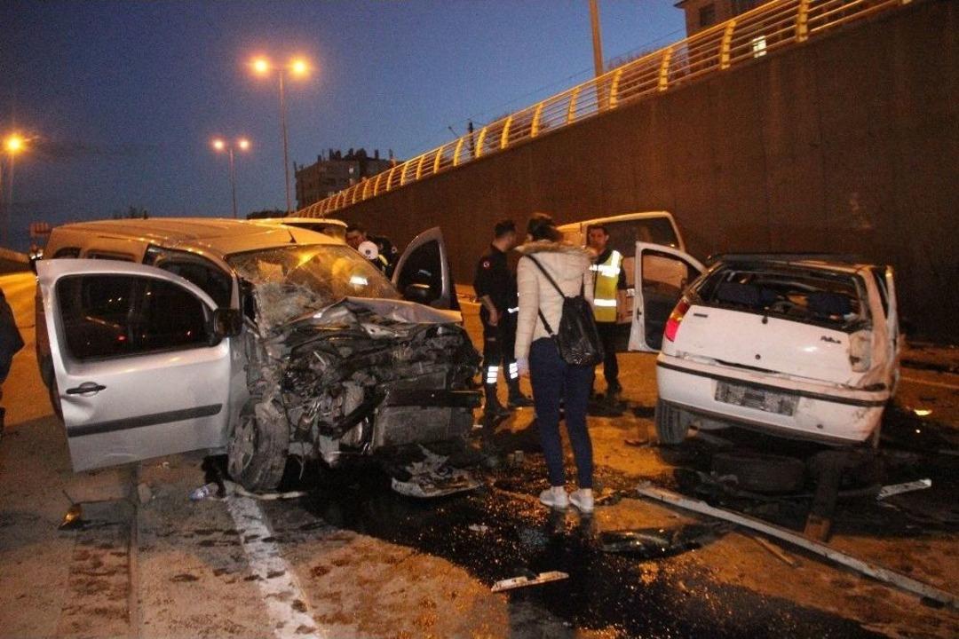 Konya&rsquo;da Zincirleme Kaza: 3&rsquo;&uuml; Polis 7 Yaralı