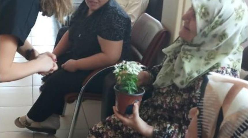 Haluk Alıcık, Alzheimer Merkezi&rsquo;ndeki Yaşlıları Unutmadı