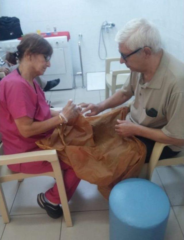 Haluk Alıcık, Alzheimer Merkezi’ndeki Yaşlıları Unutmadı