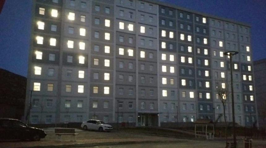 Isparta&rsquo;da Yurt &Ouml;ğrencilerinden Oda Işıklarıyla Afrin Mesajı