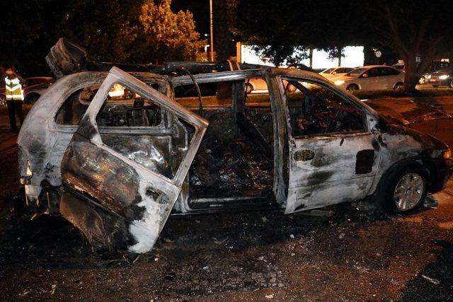 Satışa Çıkardıkları Araçları Yanınca Gözyaşlarına Hakim Olamadılar