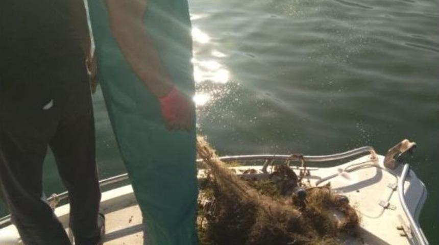 Ka&ccedil;ak Olarak Serilen 800 Metre Balık Ağı Ele Ge&ccedil;irildi