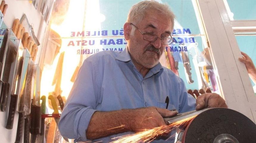 Bı&ccedil;ak Bileme Ustalarının Kurban Bayramı Mesaisi