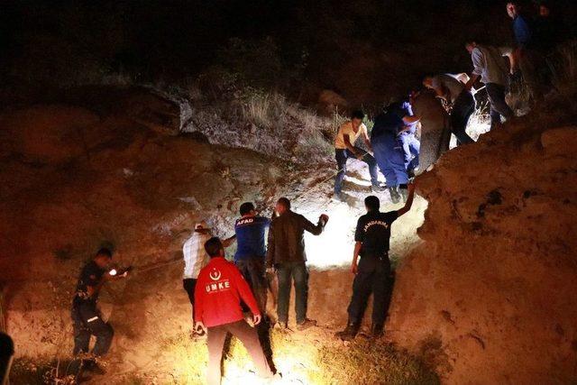 Bolu’da, Uçurumda Mahsur Kalan Kadın 12 Saatte Kurtarılabildi