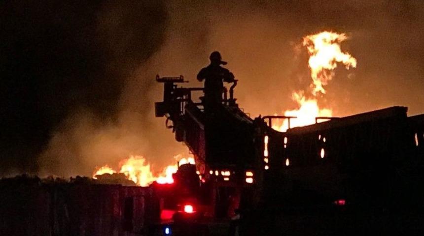 &Ccedil;anakkale&rsquo;de Sebze Halinde B&uuml;y&uuml;k Yangın