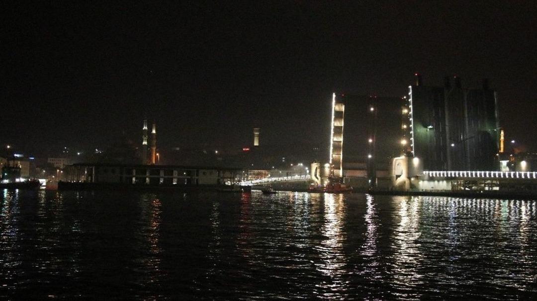 Karak&ouml;y İskelesi Hali&ccedil; Tersanesine Getirildi