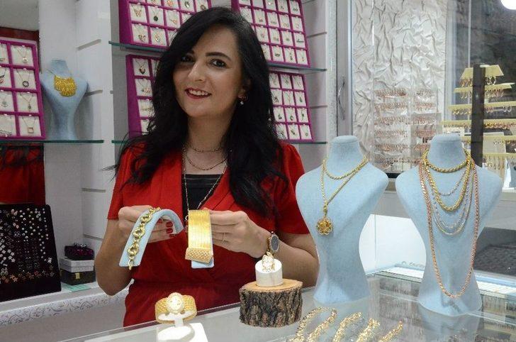 Altının Tahtına Gümüş Takılar Oturuyor G3