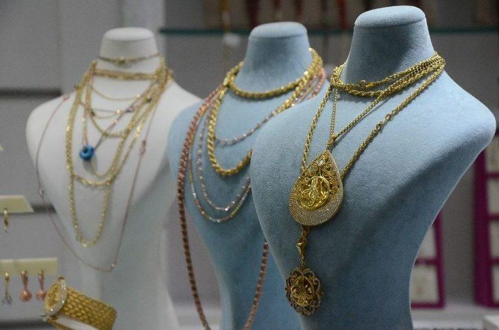 Altının Tahtına Gümüş Takılar Oturuyor G4