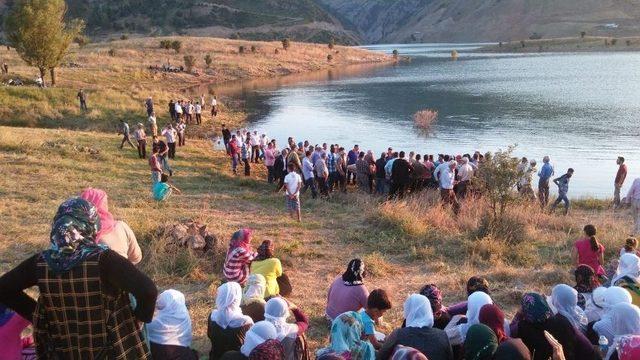 Fotoğraf Çekerken Baraj Gölüne Düşen Genç Kayboldu