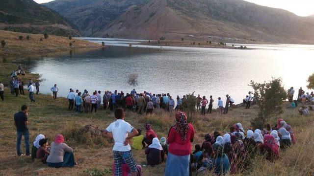 Fotoğraf Çekerken Baraj Gölüne Düşen Genç Kayboldu